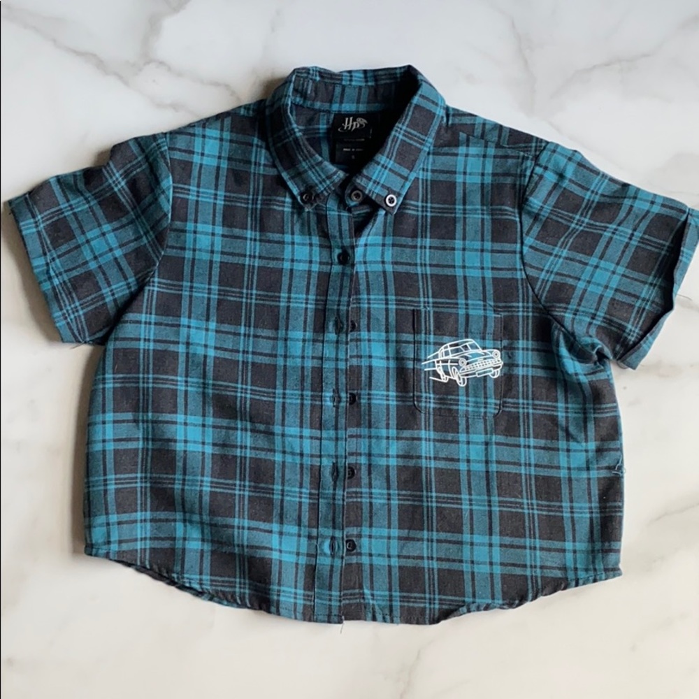 Whomping willow crop button down